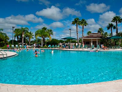 Swimming pool and activities at Minto Sun City Center in Florida